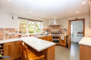 Kitchen/Breakfast Room- click for photo gallery
